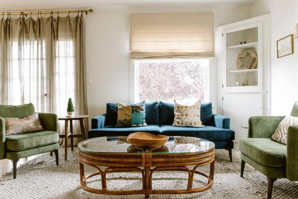 Newberg House | Vine and View Bungalow