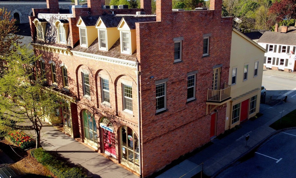 Old Town Historic District Hotel | Vine Village Apartments