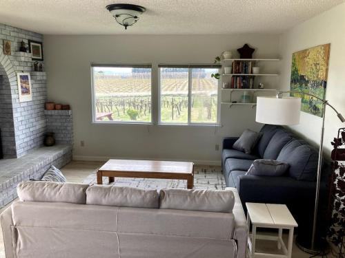 Outlook House | Vineyard and winery guest house