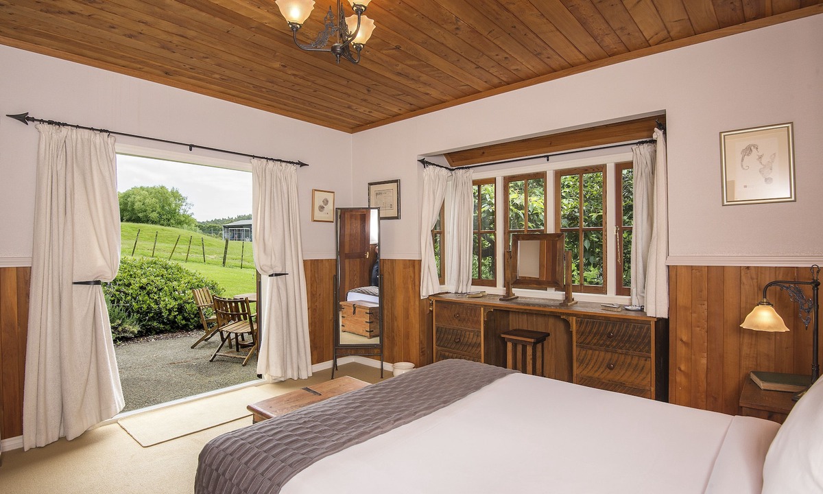 Helensville Cottage | Vineyard Cottages