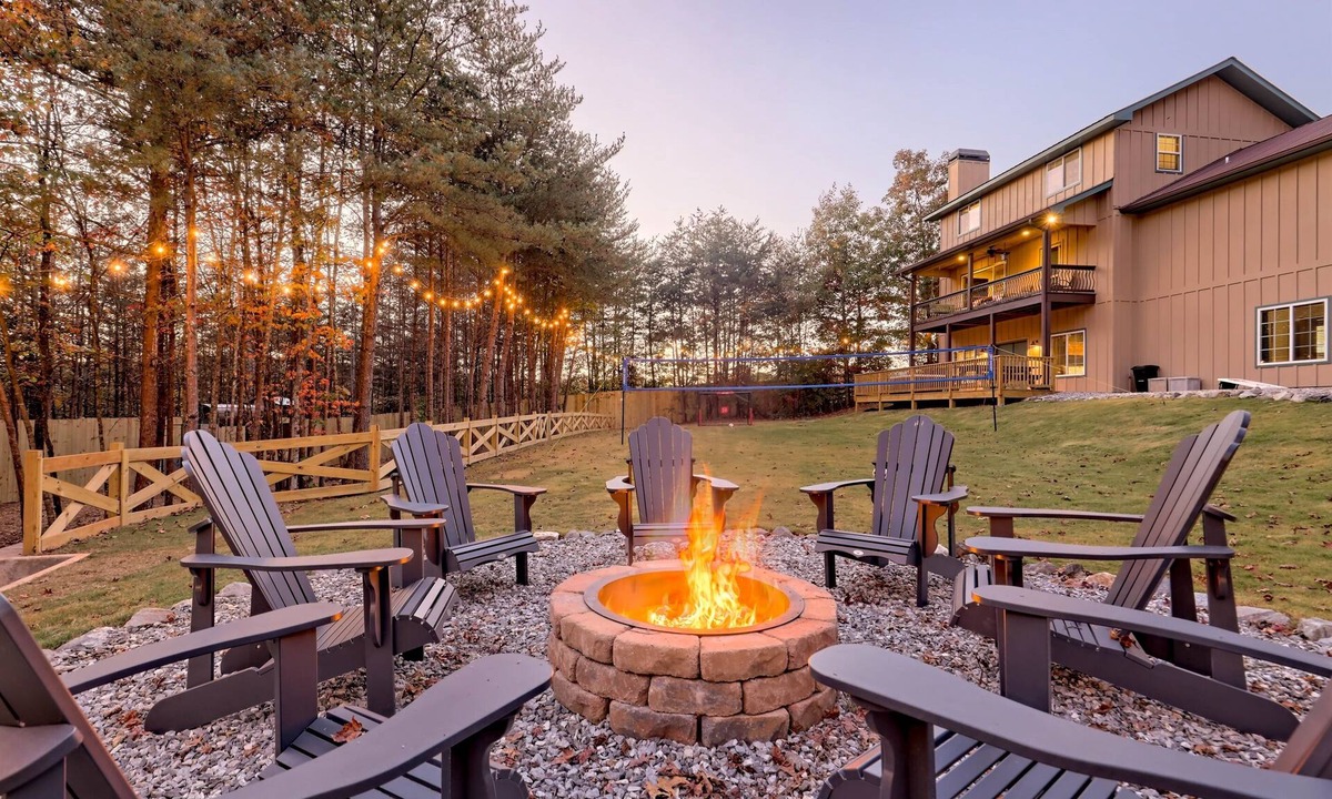 Cleveland Cabin | Vineyard Estate: Pickleball + Steps to Winery