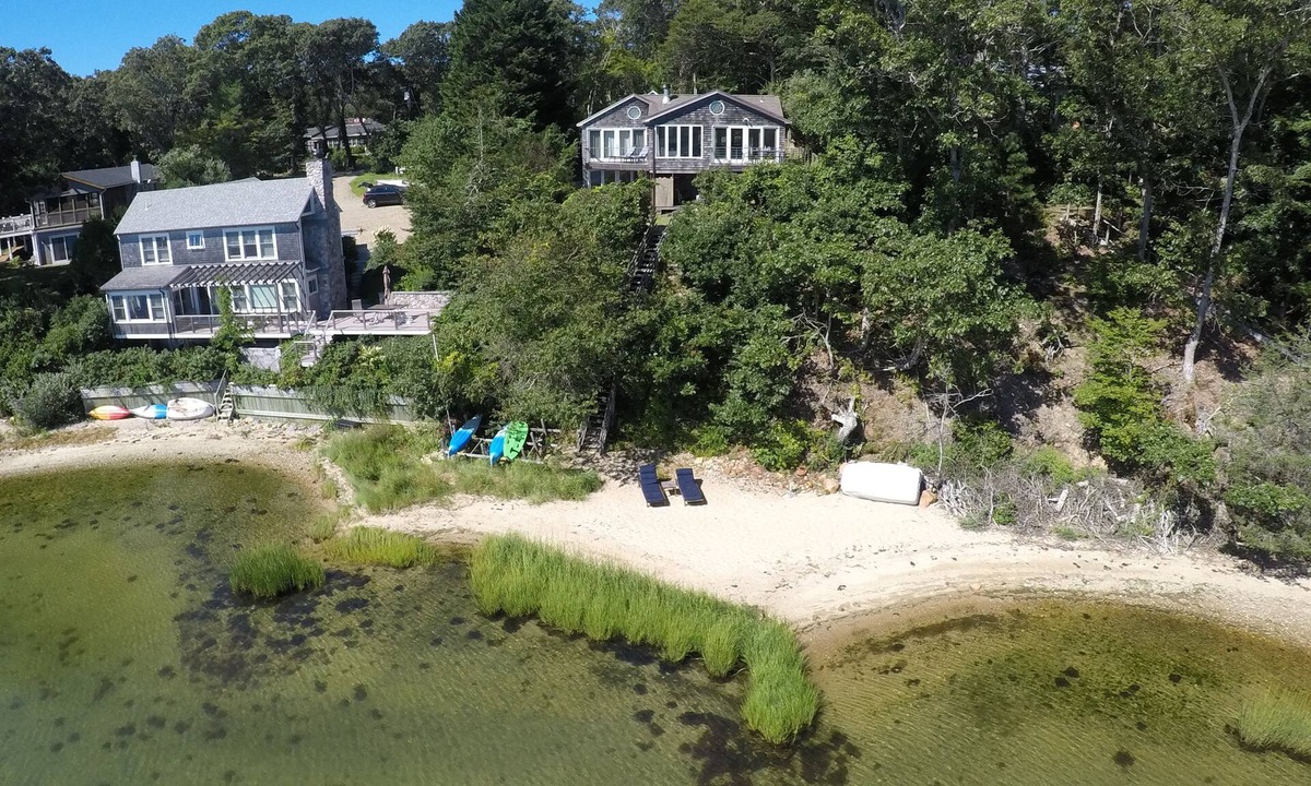 Tisbury House | Vineyard Haven Beach House