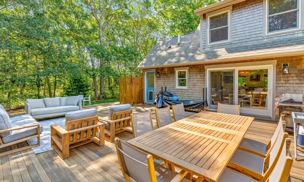 Tisbury House | Vineyard Haven House: Beach, Fire Pit & Garden View