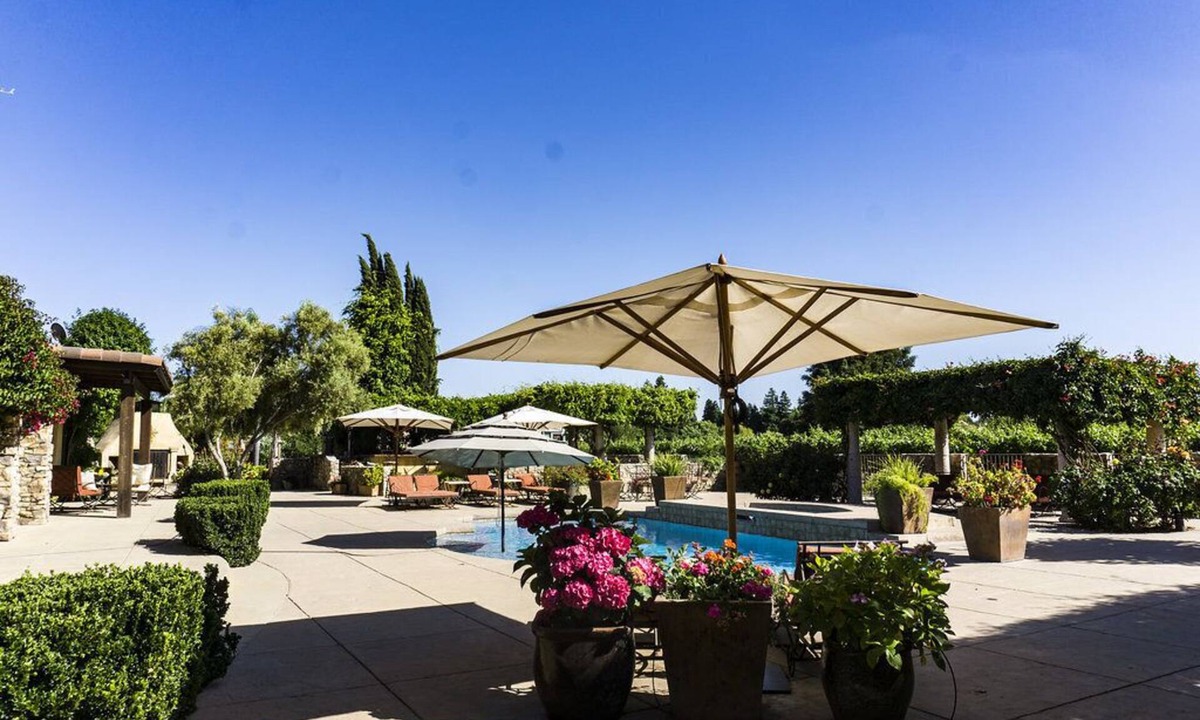 Morgan Hill House | Vineyard Poolside King Studio with Private Entrance