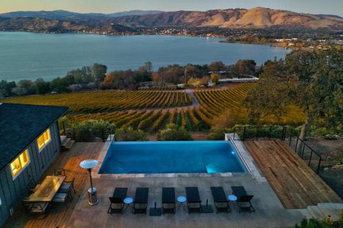 Lower Lake House | Vineyard Setting With 180 Panoramic Lake Views