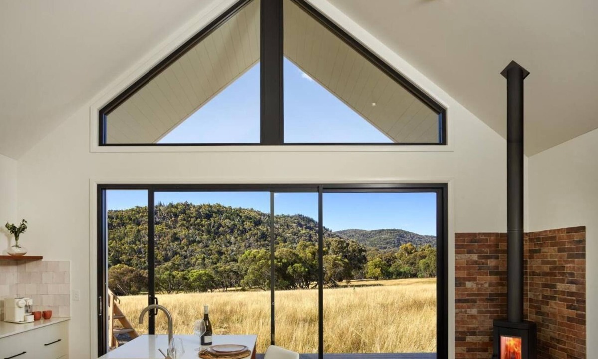 Everton Upper Cottage | Vineyard Stay with private hot tub