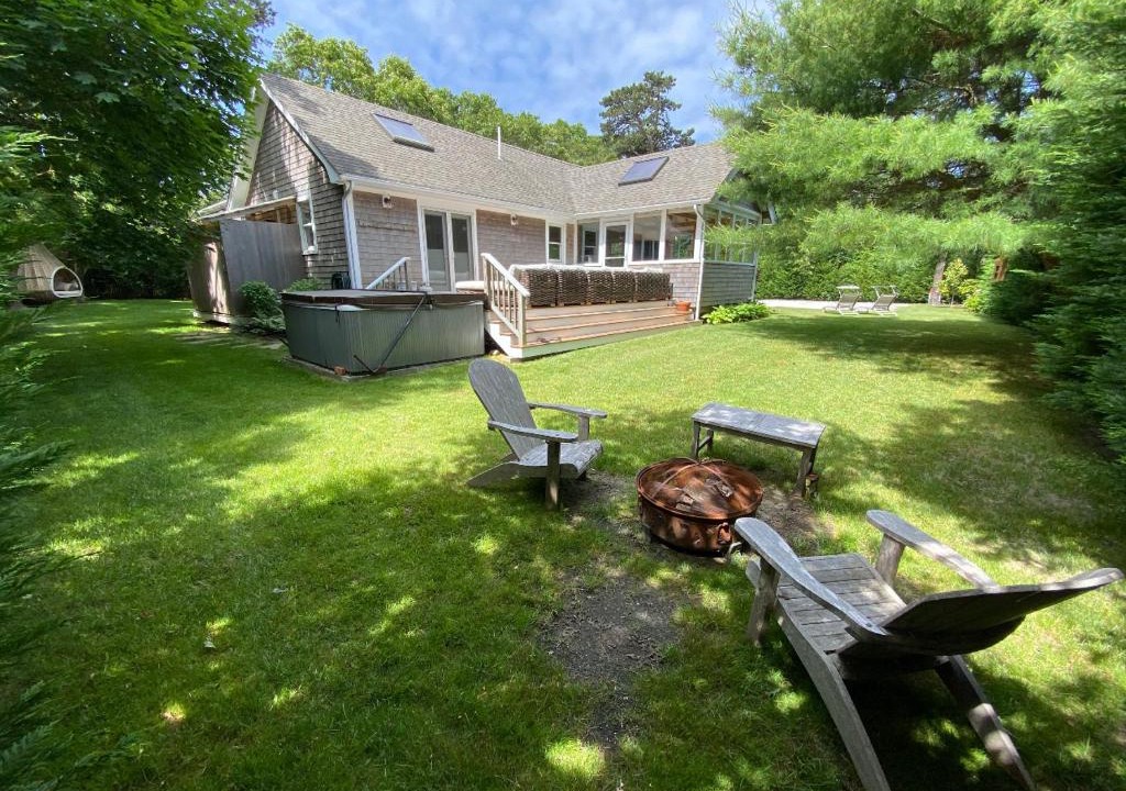 Lagoon Heights Villa | ** Vineyard Vacation Retreat ** with NEW HOT TUB