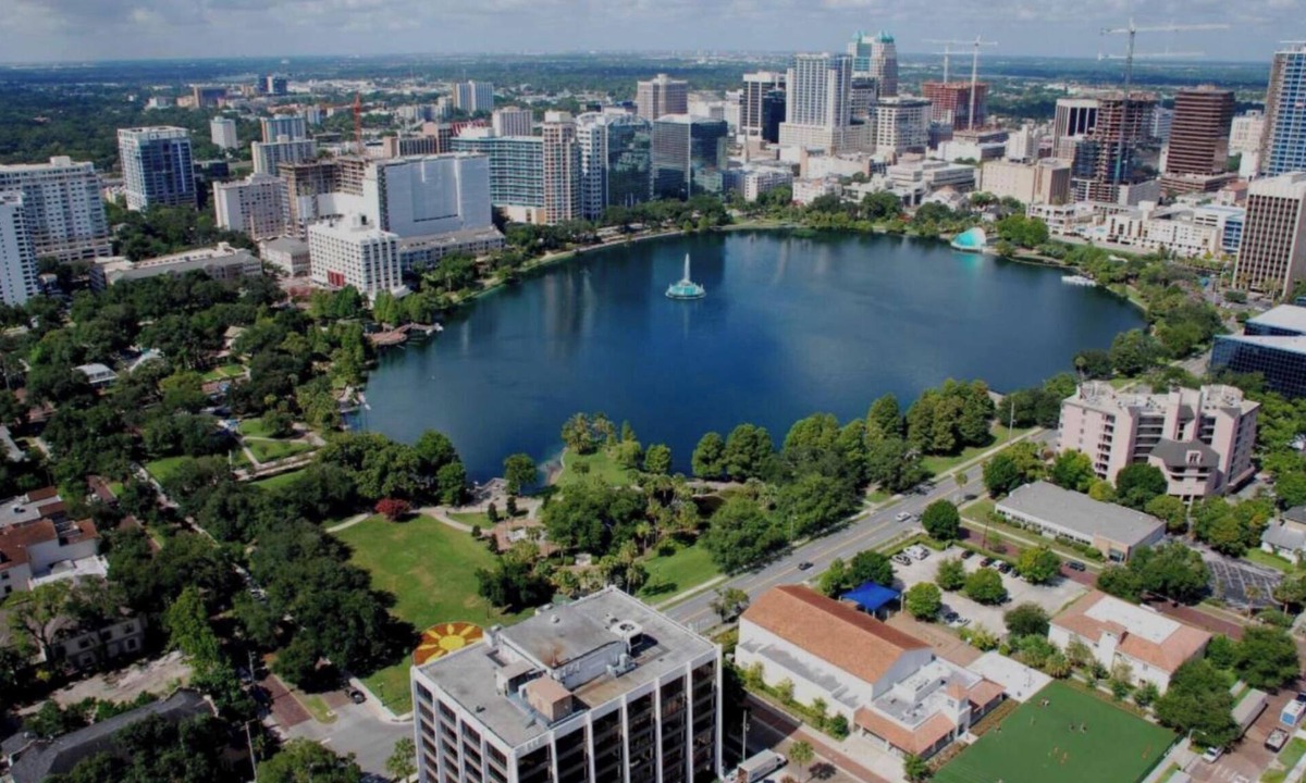 South Eola Condo | Vintage 2 Bedroom Condo Lake Eola View
