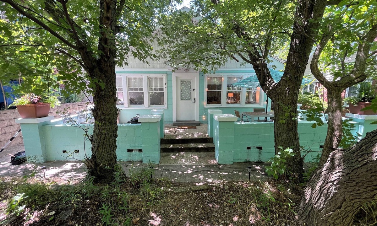 Michigan City Cottage | Vintage Beachside Cottage