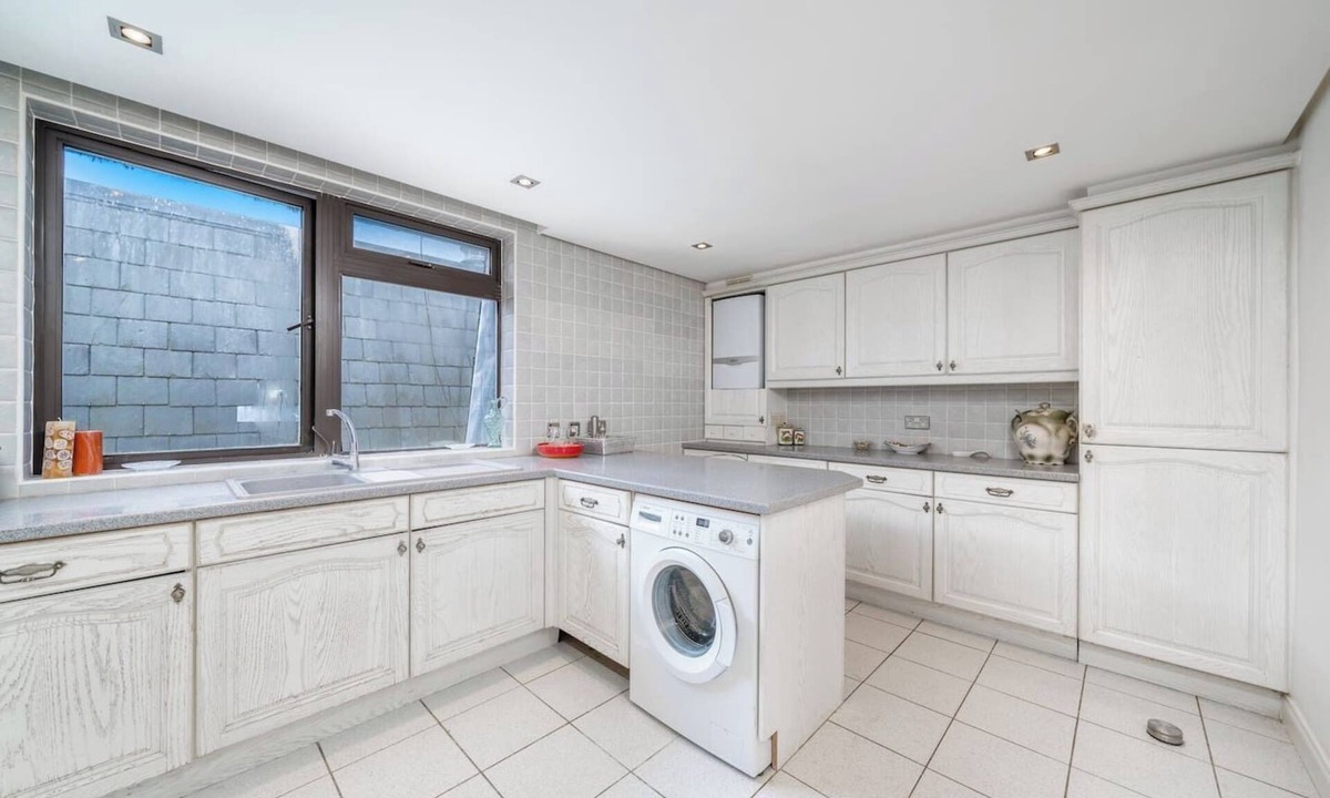 Whetstone Apartment | Vintage Boutique 2Bed Flat w/parking