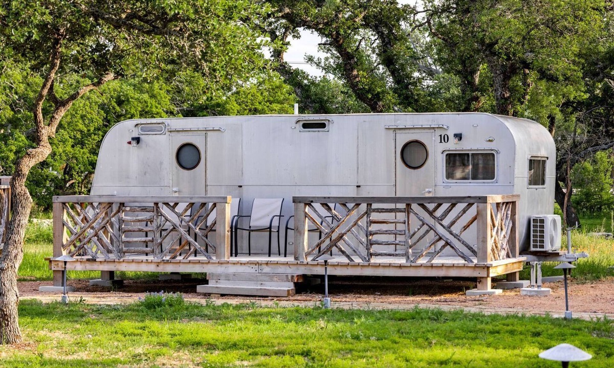 Spicewood House | Vintage Camper Amazingly Equipped Great for a Unique Getaway in Texas
