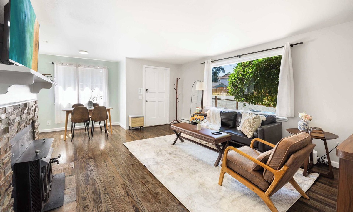Seattle House | Vintage Charm 3BR Home w,Yard, Pets Welcome