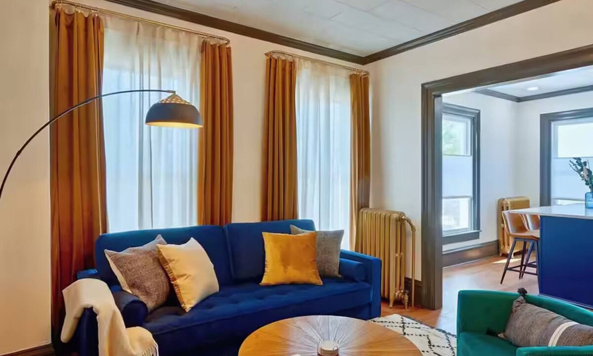 Burlington Apartment | Vintage Charm Manor - Modern Luxury 2BR Suite, Close to Downtown & Bakery