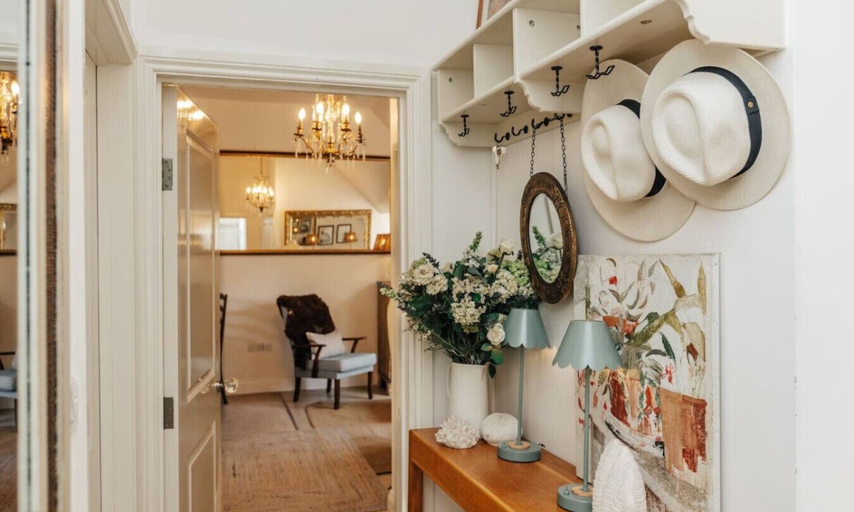 Culham Apartment | Vintage chic coach house - Pet friendly