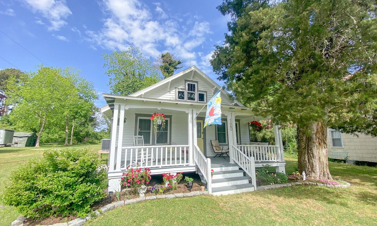 Wanchese House | Vintage Cottage in Wanchese