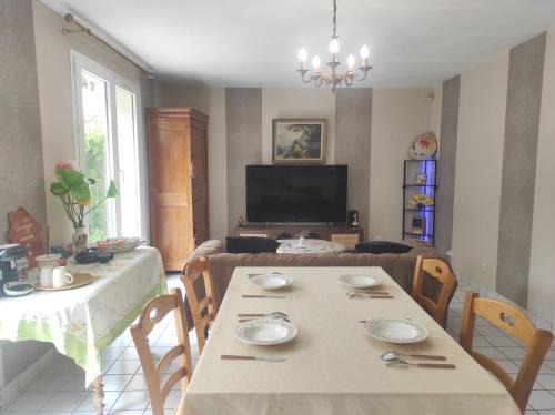 Acheres House | Vintage Crossroads Inn