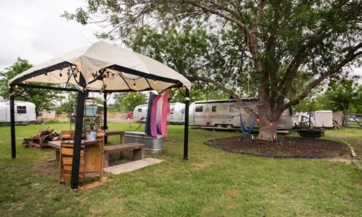 Travis County Cabin | Vintage Glamping close to Austin!