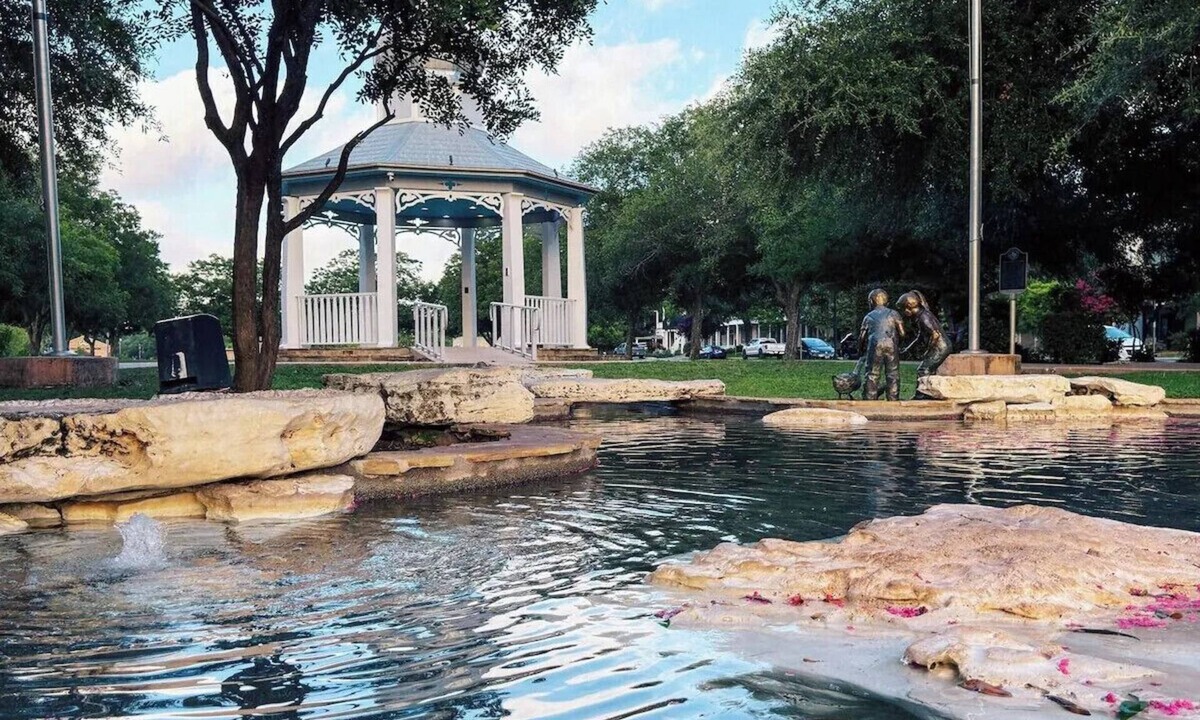 Boerne Hotel | Vintage Hill Country Haven: Queen Studio with Pool
