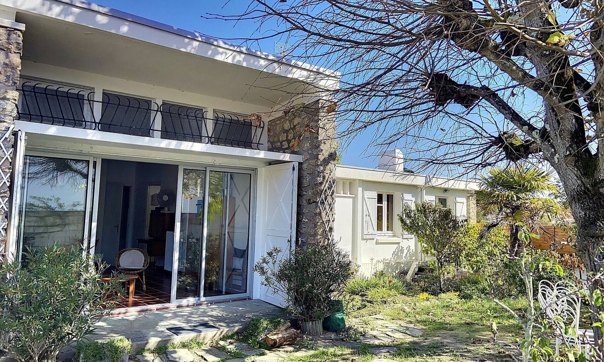Saint-Jean-de-Monts House | Vintage house near forest, parking, pets allowed