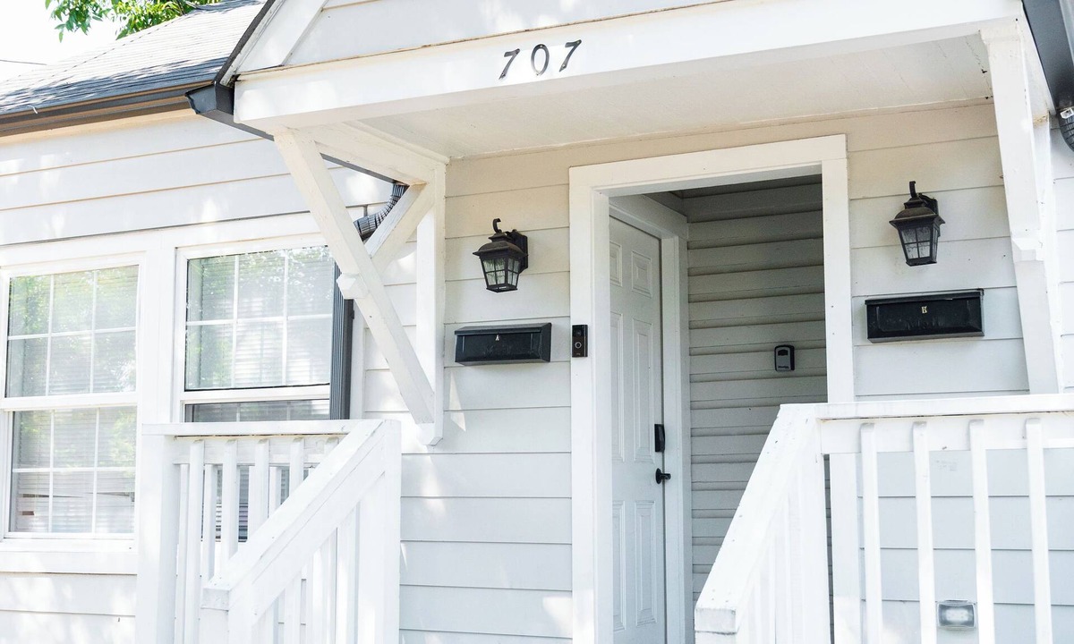 East Durham House | Vintage One-Bedroom Retreat - Close to Duke!