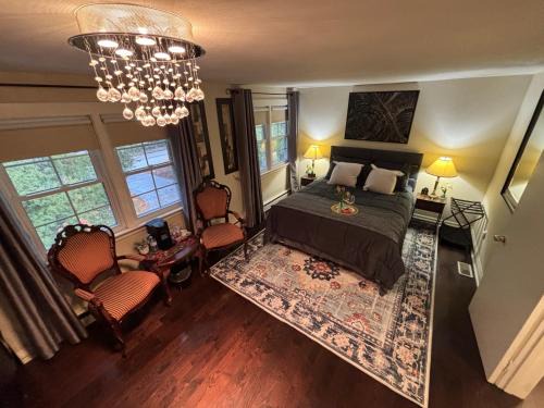 Historic Old Town House | Vintage Pines Guest House