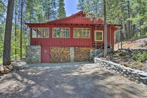 Coffee Creek House | Vintage Pines Cabin