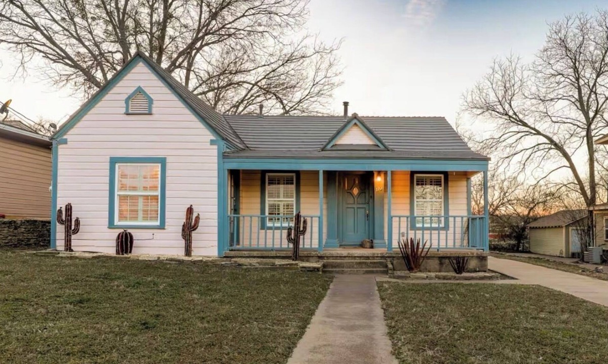 Weatherford House | Vintage Rodeo style home in historic Downtown Weatherford TX.