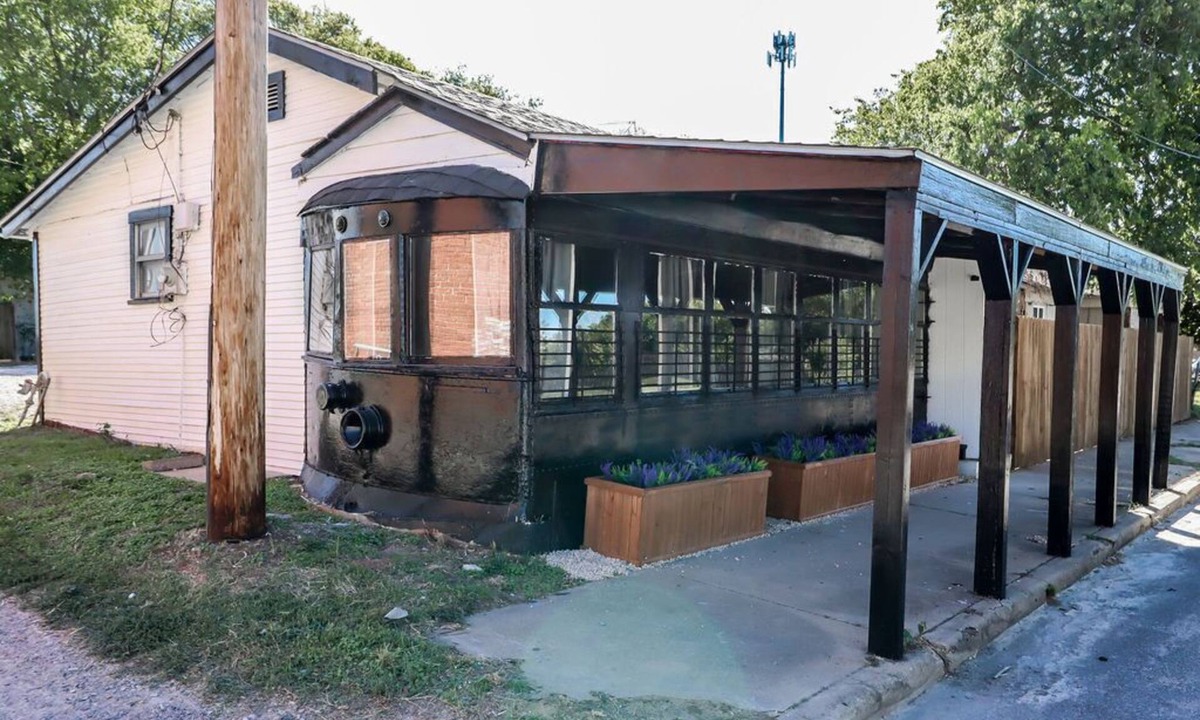 Sulphur House | Vintage Trolley Time Capsule! Super close to great hiking trails and swimming