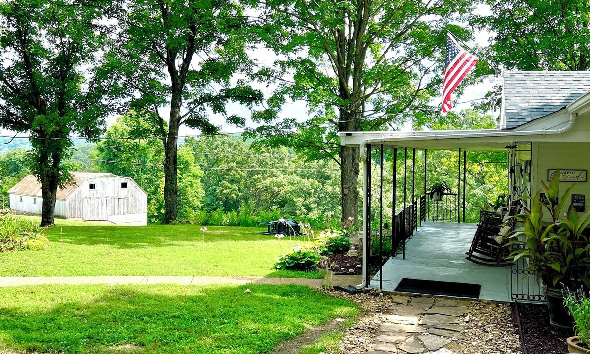 Steelville Cottage | Viola’s Cottage: River access- Scenic, Peaceful & Newly Renovated!