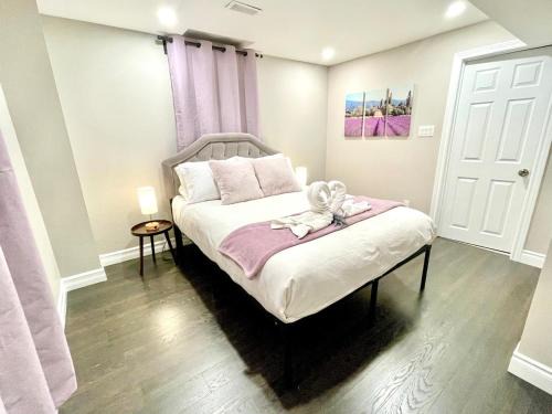 Richmond Hill Apartment | Violet Escape Modern Apt 1B 1B, Kitchen, Parking