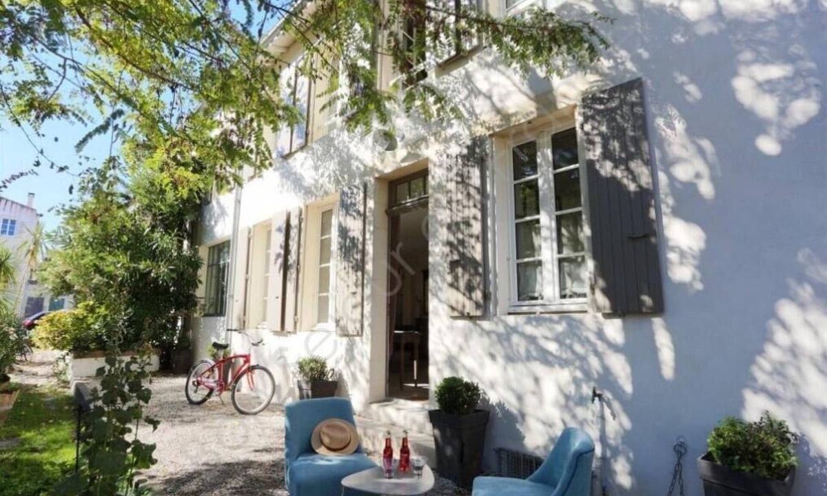 Saint-Martin-de-Re Apartment | VIOLETTE (4, cours Gambetta, St Martin de Ré)