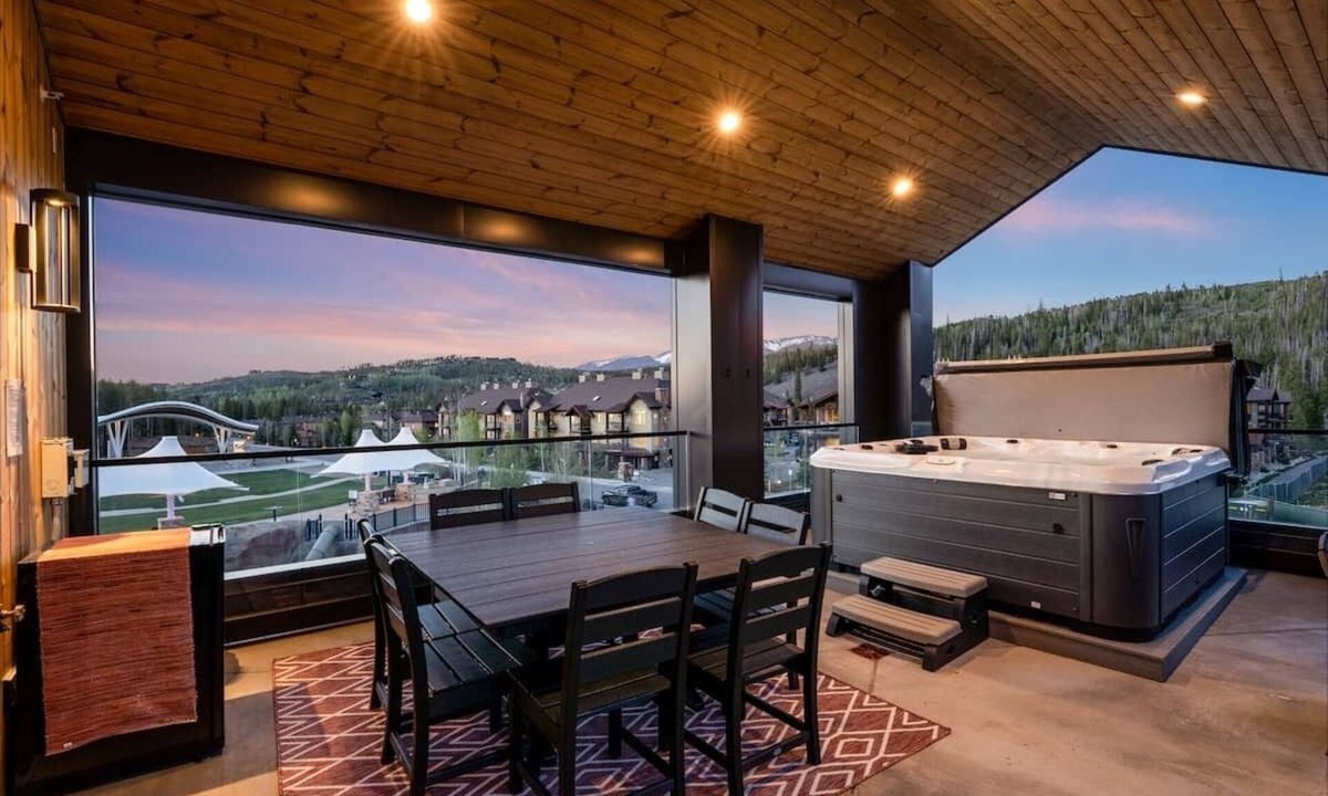 Winter Park House | VIP Concert Hot Tub - Walkable 5BR - Kids Ski Gear Free