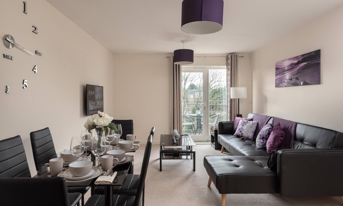 Fenny Stratford Apartment | Virexxa Bletchley - Executive Suite - 2Bed Flat with Free Parking