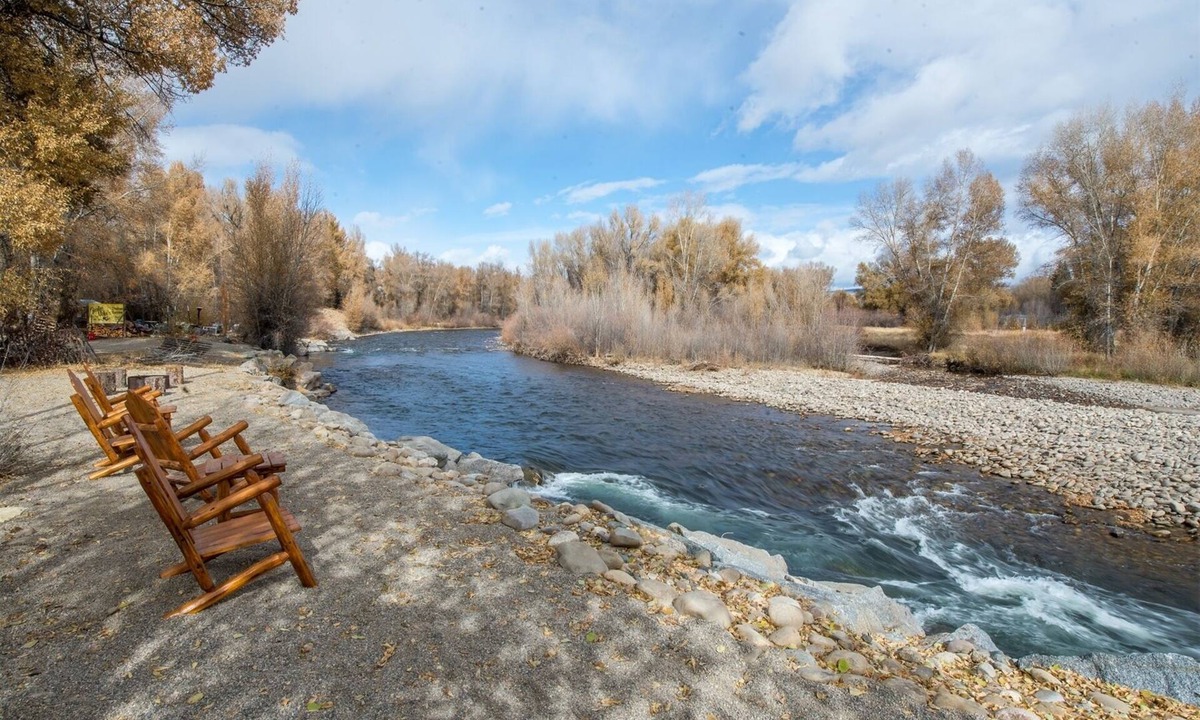 Gunnison House | Virgil's Cabin on the River