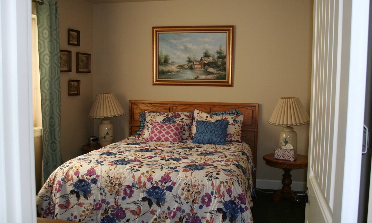 Larkspur Apartment | Visit Bend Oregon! Spacious and Comfortable! Pets OK!