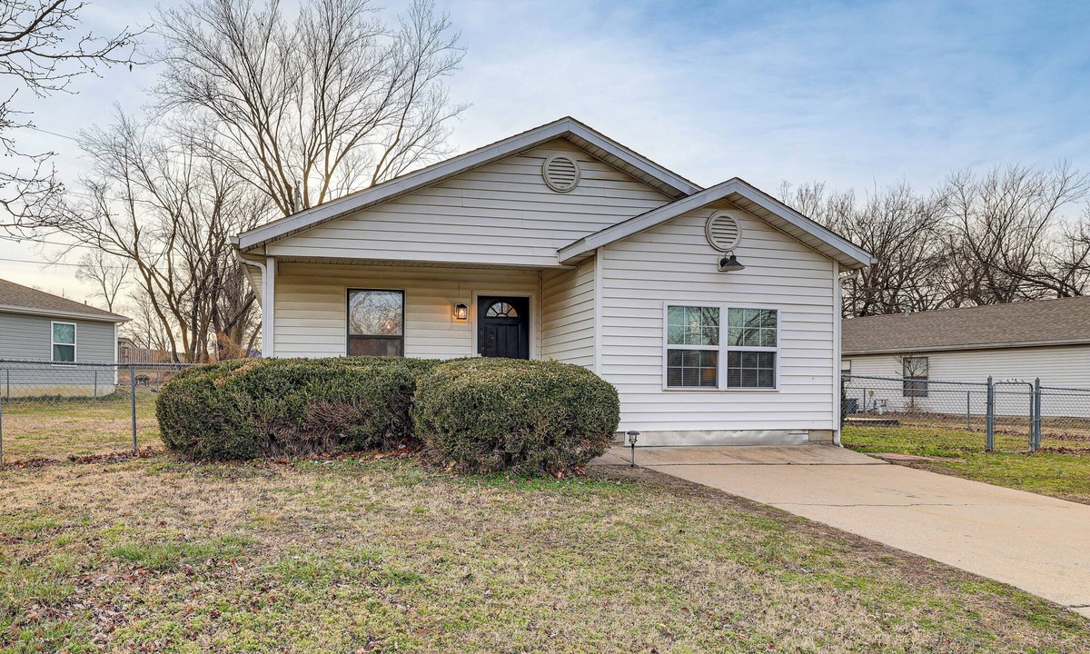 Joplin House | Visit Route 66! Pet-Friendly Joplin Gem w/Yard