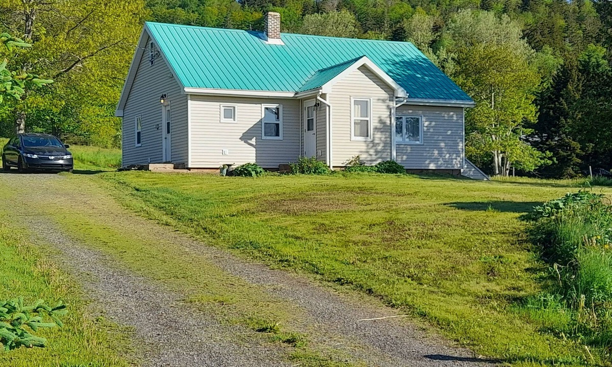 Lower Blomidon House | Visit the beautiful Annapolis Valley of Nova Scotia at Blomidon Vacation Rentals