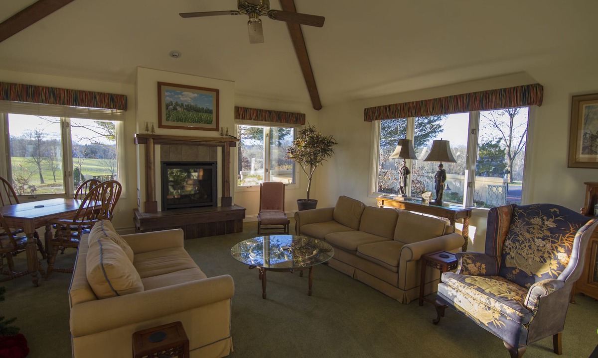 Uniontown House | VISTA: Country Estate, 200+ PERFECT reviews! Views & PRIVACY.Seniors?-YES!