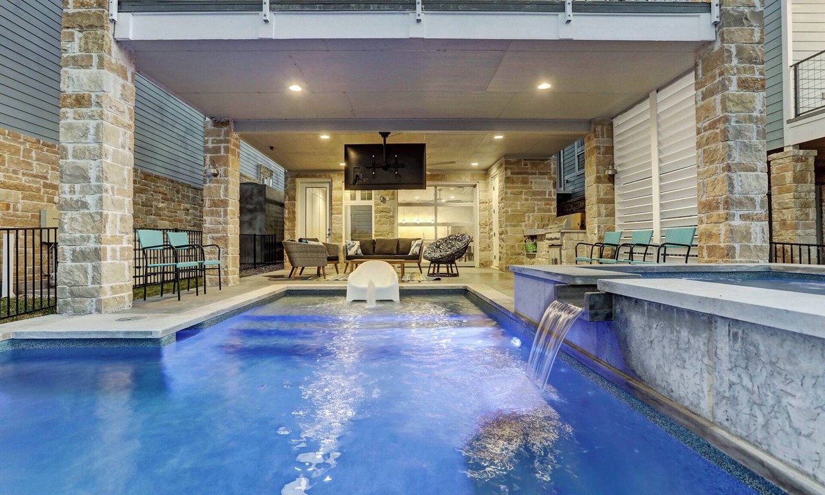 Kingsland House | VISTA LINDA - Heated Pool/Spa, Golf, Paddle-boards, Gameroom, Boat/JetSki Slips