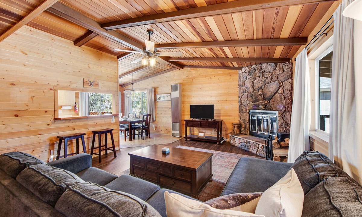 North Broadway Cabin | Vista Sugarloaf #329