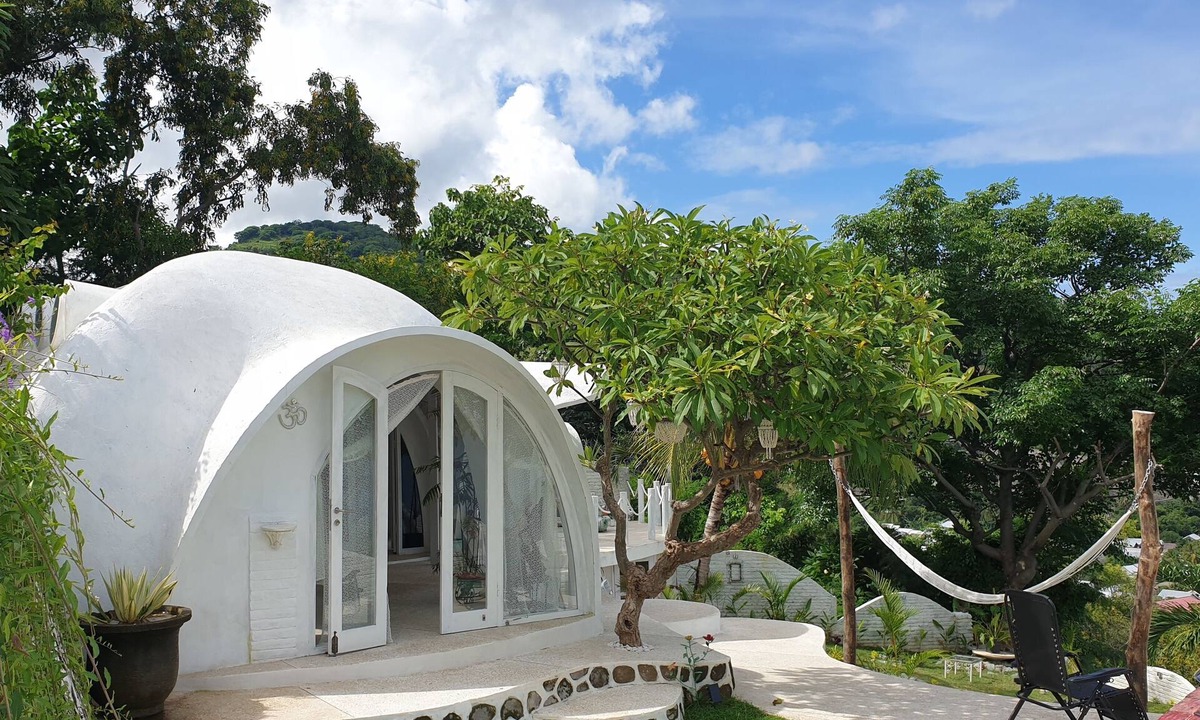 Pemenang House | VistaMonti Private Villas