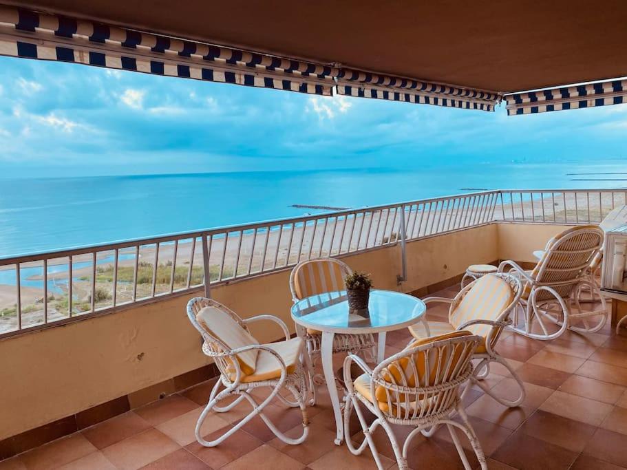 La Pobla de Farnals Apartment | Vistas únicas al mar en primera linea