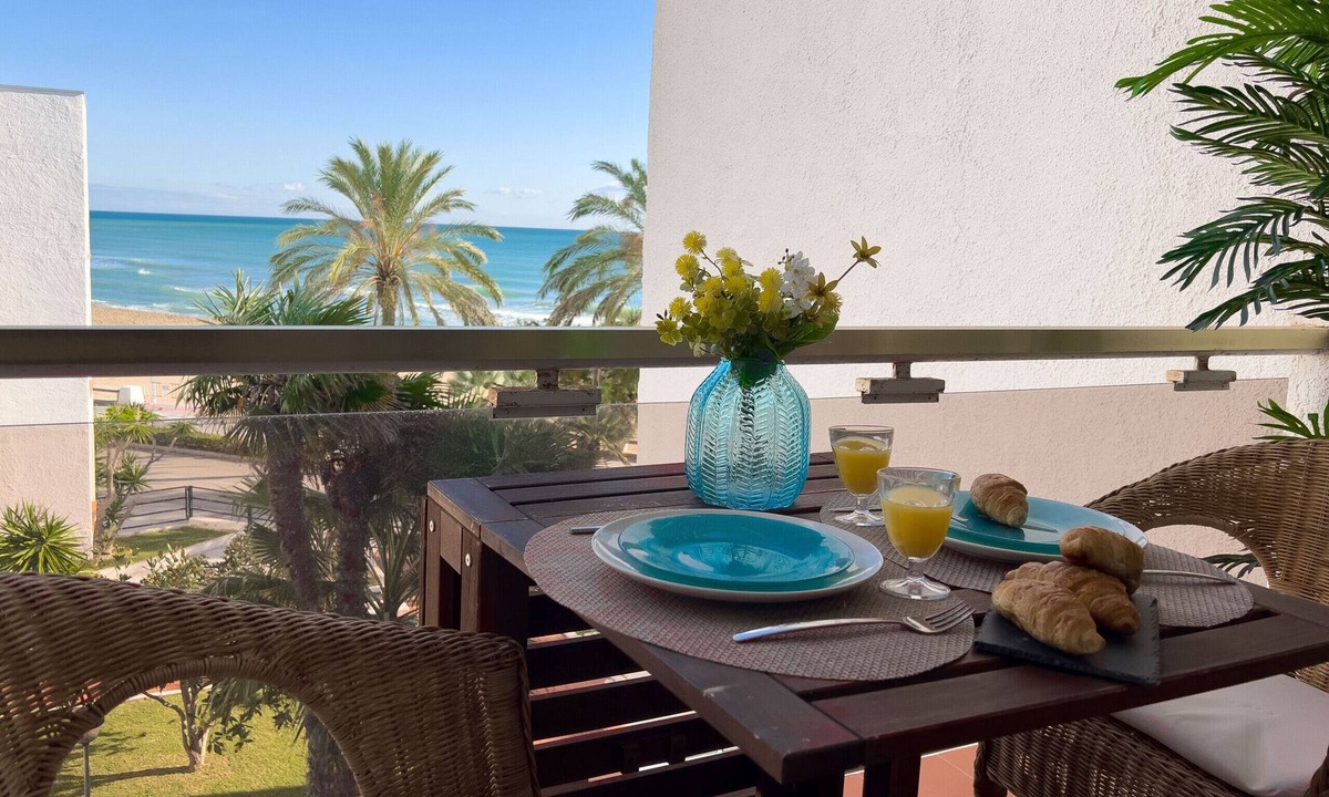 Comarruga Apartment | Vistas Espectaculares, Primera Línea Mar, Balcón, A/C