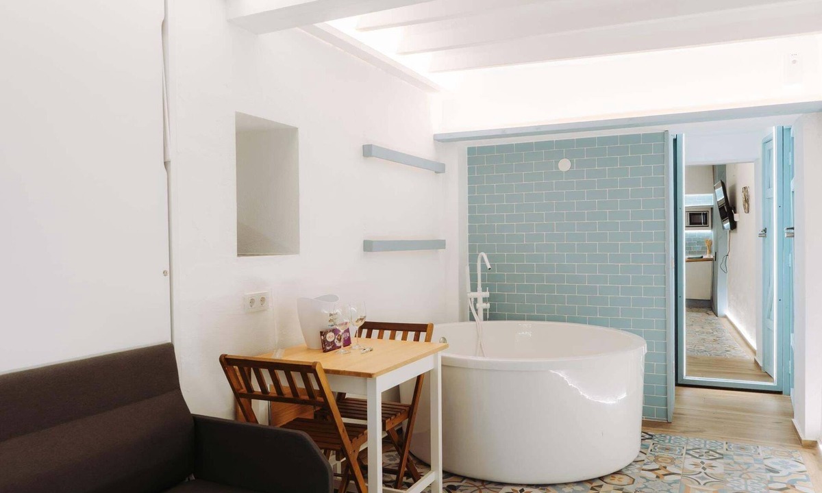 Villajoyosa Apartment | Viura Harbor's Light