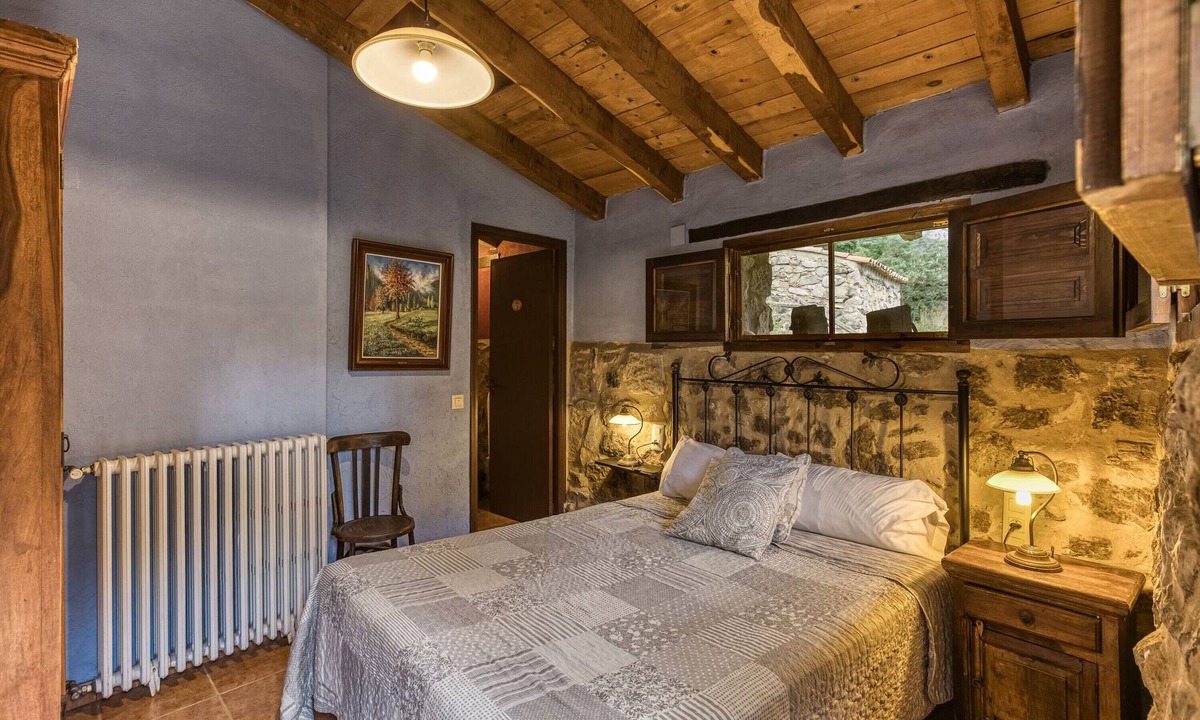 Montagut Apartment | 'Viura' Room with Mountain Views, Shared Pool and Shared Terrace