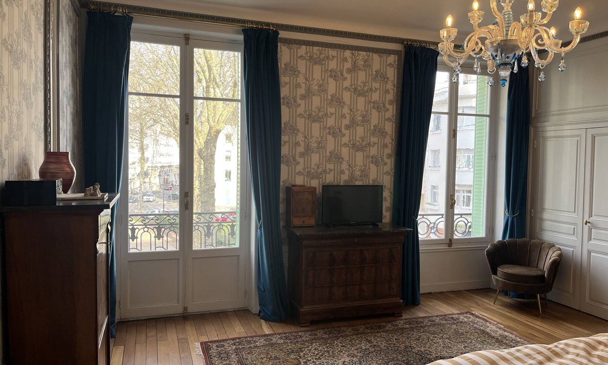 Thermal House | Vivaldi Suite, 2 bedrooms, balcony overlooking Squ