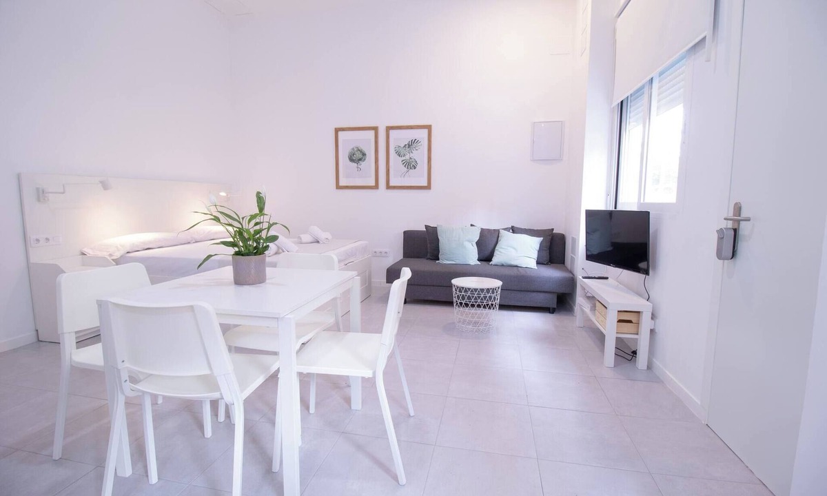 Trinitat Apartment | Viveros 1 by Concept Flats