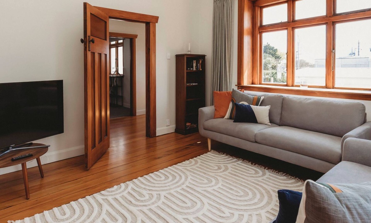 New Plymouth Cottage | Vivian Cottage Central City