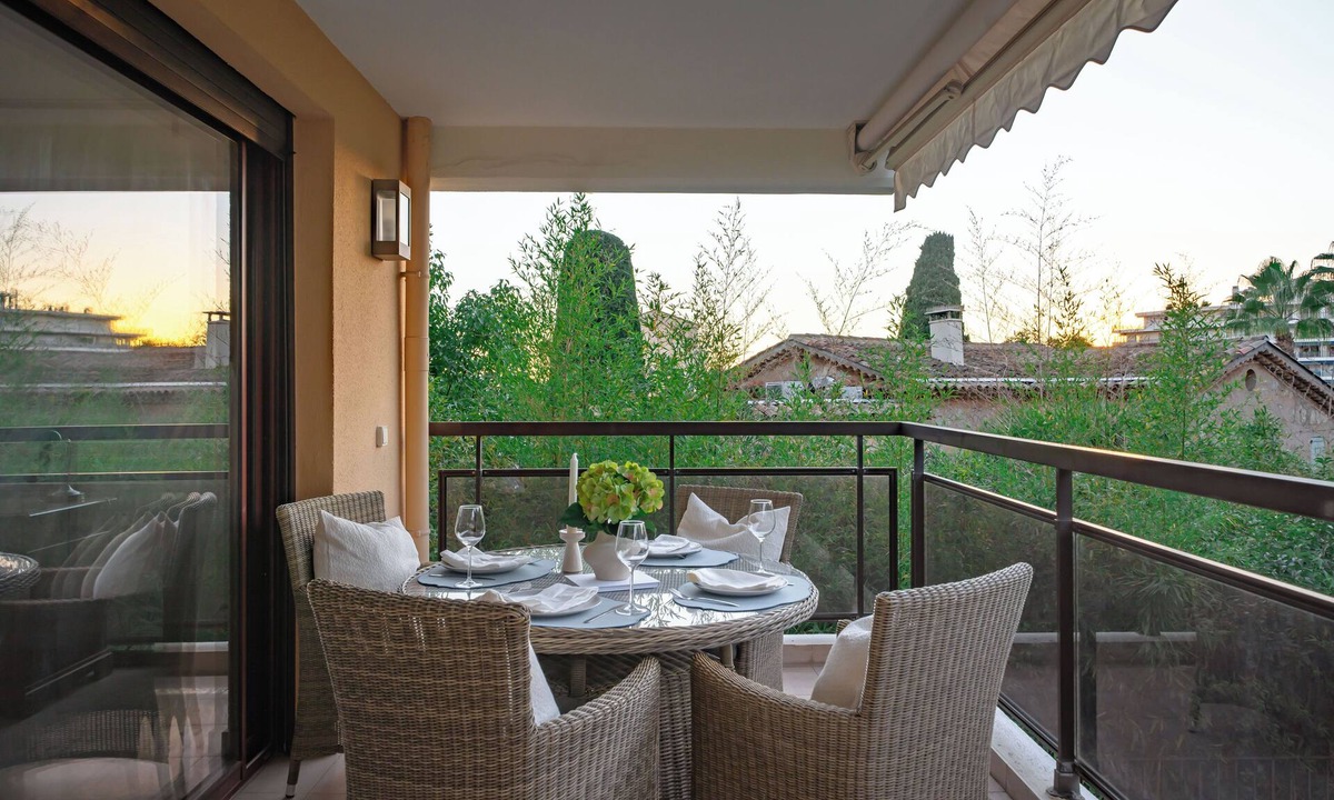 California - Pezou Apartment | Vivre Cannes