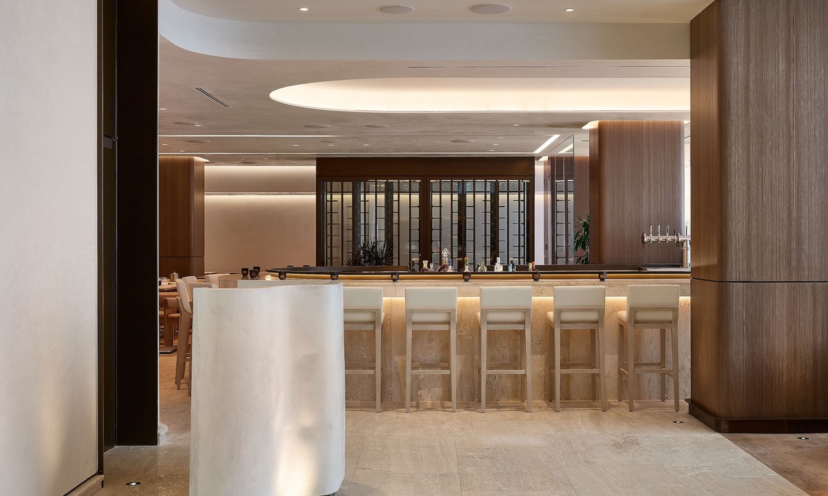 Downtown Montreal Hotel | Vogue Hotel Montreal Downtown, Curio Collection by Hilton